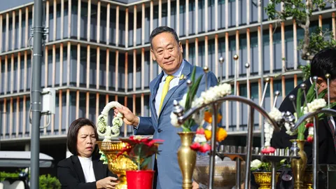 “เศรษฐา” เข้าสภาวันแรก ถือฤกษ์ 07.59 น. ไม่หวั่น ก้าวไกลตั้ง 30 ขุนพลรอถล่ม (คลิป)