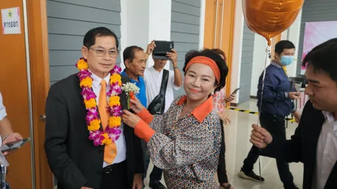 เลือกตั้งนายกอบจ.กาญจนบุรี ทนายสุกวี สมัครคนแรก เจี๊ยบ อมรัตน์ ให้กำลังใจ 