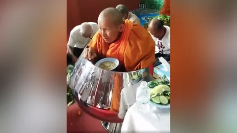 หลวงพ่อแจงดราม่า "ฉันข้าวในบาตร" เชื่อไม่ใช่เรื่องผิด สังคมมีสิทธิ์วิจารณ์ (คลิป)