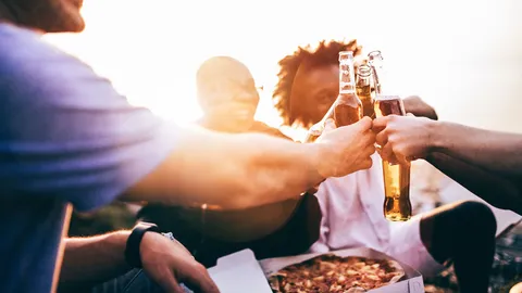 ฝันว่ากินเหล้า เลขเด็ด ทำนายฝัน ฝันว่ากินเหล้ากินเบียร์ แบบนี้ฝันดีหรือลางร้าย