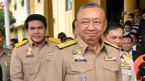 ยื่นหนังสือ “เพิ่มพูน” ช่วยสางปัญหาหนี้ครูกลุ่มวิกฤติ