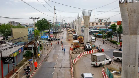 ยกระดับอ่อนนุชก่อสร้างต่อ ตุลาคมนี้หลังรื้อถอนโครงสร้างเก่าที่ถล่มเสร็จ