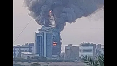 กองทัพคู่อริสู้กันหนัก ตึกระฟ้าแลนด์มาร์กเมืองหลวงซูดานไฟลุกท่วม