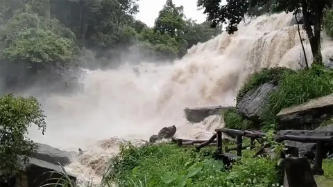 เหนือ-อีสานยังท่วมทะลัก เตือนอุทยาน “นํ้าป่า” หลาก! บ้านเรือนจม