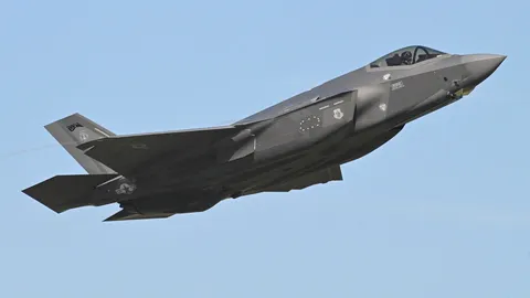 เสียหน้า กองทัพสหรัฐฯ วอน ปชช.ช่วยหาบินรบ F-35 หายหลังนักบินดีดตัว