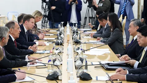 หวัง อี้ เยือนรัสเซีย หารือสถานการณ์ยูเครน-ปูทาง สี จิ้นผิงพบปูติน