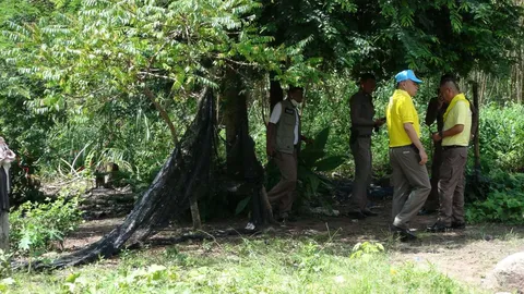 หนุ่มเสพยาคลั่ง เผาบ้าน ไล่แทงตำรวจบาดเจ็บ เจอยิงสวน ก่อนคุมตัวได้