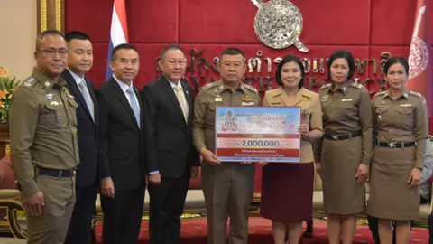 ผบ.ตร.ร่วมมอบรายได้สร้างพระพุทธโสธร รุ่น "ตร.108 ปี" ให้ 4 หน่วยงาน