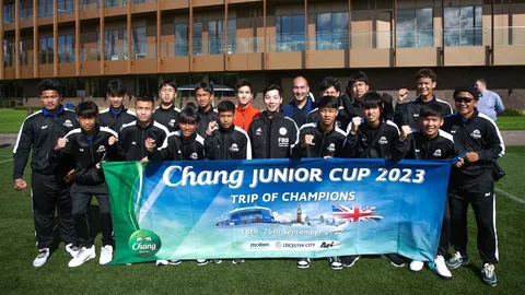 วาร์ดีแจกลายเซ็น เยาวชน 13 ปี "ช้าง จูเนียร์ คัพ 2023" บุกชมเลสเตอร์ซ้อม มีตแอนด์กรี๊ดนักเตะดัง