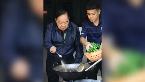 “บิ๊กป้อม” โชว์ทำผัดซีอิ๊ว เผยถ้าทีมวอลเลย์บอลหญิงกลับมาไทย ทำเลี้ยงทั้งทีม