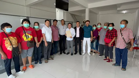 เสื้อแดงปทุมธานี เตรียมยื่นหนังสือค้านกลุ่ม คปท. ขอตรวจสอบอาการป่วย ทักษิณ