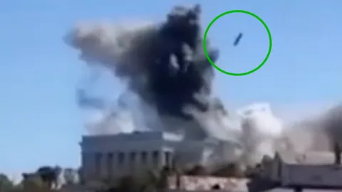 รัสเซียช็อก บิ๊กทหาร พลเรือนตายอื้อ ยูเครนยิงถล่มศูนย์บัญชาการในไครเมีย (คลิป)