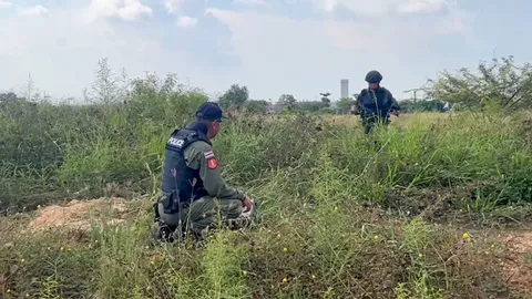 เด็กชายวัย 6 ขวบแกะระเบิดบึมฉีกหน้า แก๊งช่างกลวางซุกไว้ ตูมสนั่นมือเละด้วย