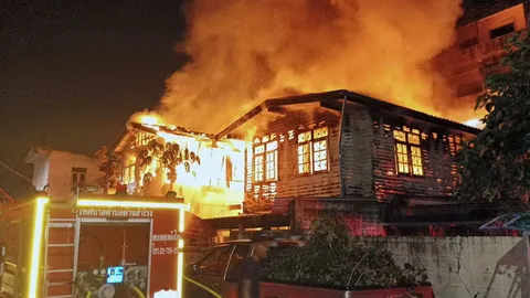 ไหม้บ้านวอด