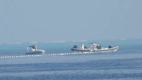 ฟิลิปปินส์ตอบโต้ รื้อ ‘แนวกั้นลอยน้ำ’ จีนตั้งขวางทำประมงในทะเลพิพาท