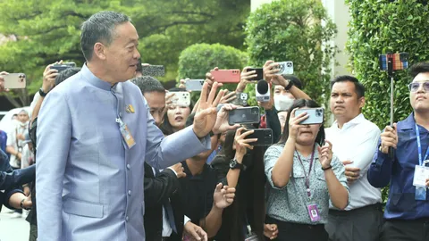 นายกฯ ชู 3 นิ้ว ตั้ง กก.สอบ "บิ๊กโจ๊ก"-ซื้อเครื่องยนต์เรือดำน้ำ ยังไม่ชัด