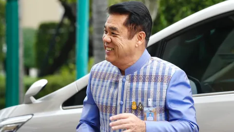 "สุริยะ" เผย รถไฟฟ้า 20 บาท ยังไม่เข้า ครม.วันนี้ รอประชุมปลาย ก.ย.ก่อน