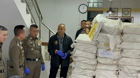 ว่าที่ ผบ.ตร.ต่อศักดิ์ ฟิต แถลงโชว์จับยาเสพติดบิ๊กลอต มูลค่ารวมกว่า 300 ล้าน (คลิป)