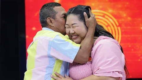 “นิด” สาวปากแจ๋วด่าจนได้ผัวดี นำกระเป๋าที่ผัวซื้อให้มาใช้ใน “เกมรับจำนำ” 