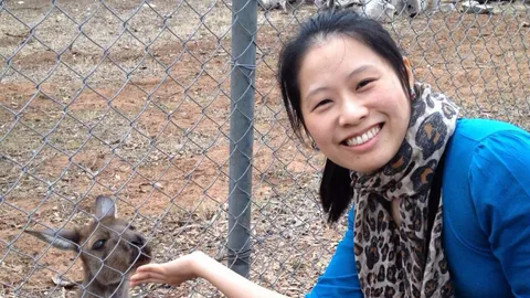 กลับมาอยู่เมืองไทยสี่ปี "สัญฉวี พัฒนจักร" ก็ไปรับตำแหน่งกงสุลฝ่ายการพาณิชย์ ณ นครมุมไบ