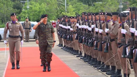 ผบ.ตร. "ต่อศักดิ์" ตรวจเยี่ยม บำรุงขวัญกำลังใจตำรวจพลร่ม ค่ายนเรศวร 