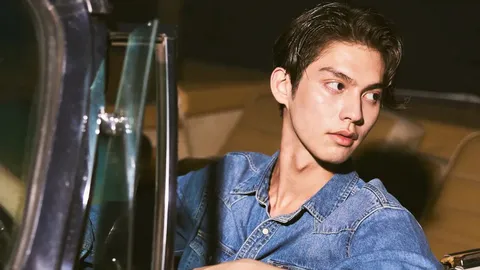 หัวจะปวด "ไบร์ท วชิรวิชญ์" พาคุณแม่เที่ยวแต่หมดสนุกเพราะแฟนคลับบางคนดักรอหน้าโรงแรม