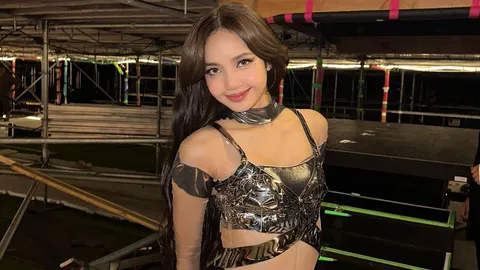 Crazy Horse รูดม่านปิดฉาก 5 รอบ 3 วัน ของสาว "ลิซ่า" มีคนบันเทิงตัวท็อปร่วมดูโชว์