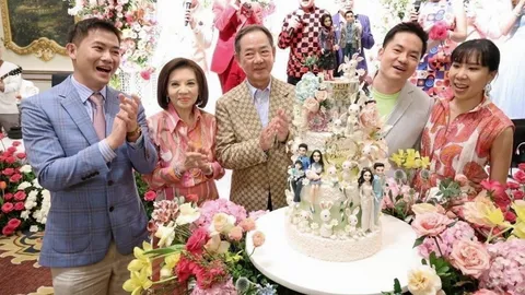 เซอร์ไพรส์เบิร์ธเดย์ปาร์ตี้ 72 ปี “ทรงศักดิ์ รัตนหิรัญญา”