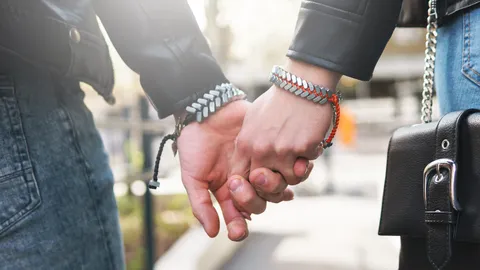 แนะนำ 10 กำไลคู่รัก ของขวัญแทนใจ ใส่คู่กับแฟน