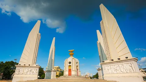 การเมืองยุคมืดยุคสว่าง