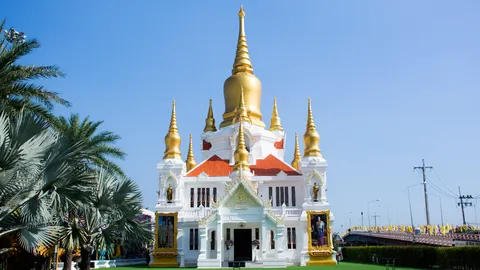 งานวัดไร่ขิง 2566 วันไหน เช็กวิธีเดินทางก่อนไปทำบุญ ช็อปของกินเพลินๆ