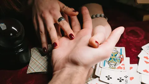 อาชีพหมอดูโตแรง ในสิงคโปร์ ธุรกิจแห่ยกเป็นที่ปรึกษา ช่วยคัดคนให้ HR-ตัดสินใจงานสำคัญ