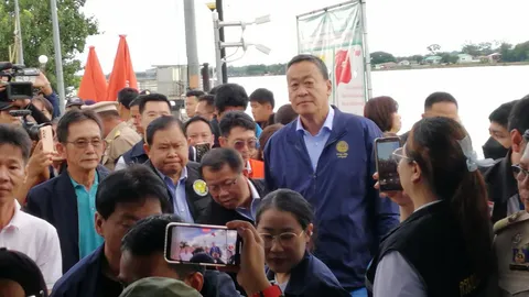 รมช.ไชยา ตามนายกฯ ตรวจน้ัำท่วมอุบลฯ พร้อมรับฟังความเดือดร้อนของชาวพิบูลมังสาหาร