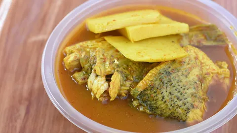 หรอยอย่างแรง! ข้าวแกงใต้ "ครัวคุณเก๋" ตลาดนัดยิ่งเจริญ N 20