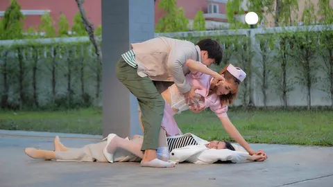 “เต้” เขิน! ขยำหน้าอกหุ่นยนต์ “เจน” ปิดสวิตช์ “Care Doll” คลุ้มคลั่ง