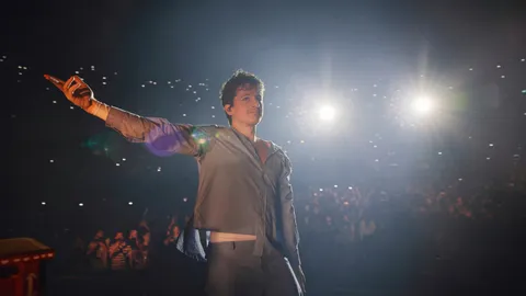 แฟนชาวไทยฝ่ารถติด ฉลองวันศุกร์สนุกสุดเหวี่ยงไปกับ “ชาร์ลี พุท”