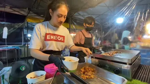 คู่รักสาวกระบี่ ปิ๊งไอเดียขาย "หมูทะถ้วย" โดนใจคอปิ้งย่าง สะดวกกินง่ายขายดี