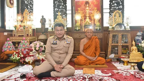 ปลัด มท. ถวายสักการะเจ้าอาวาสวัดบวรฯ เจริญอายุวัฒนมงคล 70 ปี