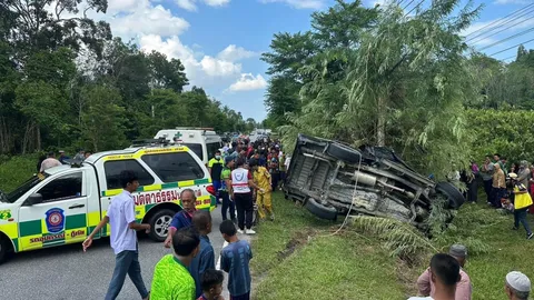 กระบะยางระเบิด ชนต้นไม้ ตาย 8 ศพ สาหัส 3 ราย โศกนาฏกรรมสลดที่ระแงะ