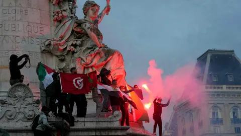 ฝรั่งเศสสลายการชุมนุมสนับสนุนปาเลสไตน์-มาครงเรียกร้องความสามัคคี