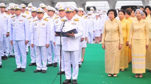 ปลัดมหาดไทย นำคณะ วางพวงมาลา ถวายราชสักการะ เนื่องใน "วันนวมินทรมหาราช"