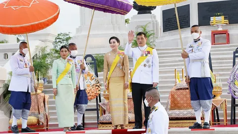 วัน "สัตตมวรรษ" นวมินทรมหาราช ในหลวง-ราชินี เสด็จบําเพ็ญพระราชกุศลฯ