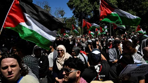 ผู้คนสงสารปาเลสไตน์ ประท้วงในอังกฤษ สหรัฐฯ ซิดนีย์ วอนอิสราเอลหยุดโจมตีกาซา