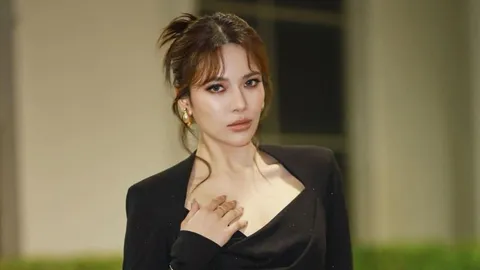 เอ๊ะยังไง คนตาดีเห็นนางเอกวิกหมอชิต แก้ม ญาณิศา ควงไฮโซหนุ่มไปผับดัง