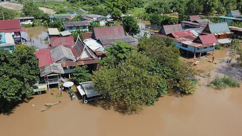 บางบาลจมแล้ว เจ้าพระยาทะลัก นํ้าป่าพะเยาซัด ดับยกครัว 5 ศพ
