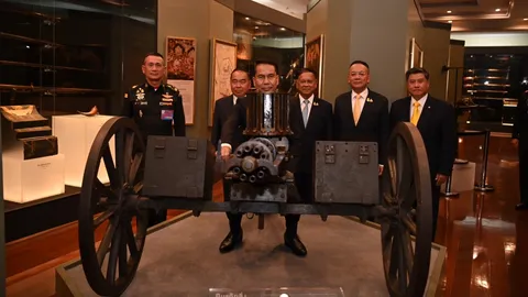 ทบ. แจง "สุทิน" นั่งแท่นเล็งปืนโบราณ Gatling สมัย ร.5 ชี้เป็นจุดเช็กอิน