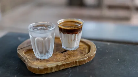 รู้จัก Dirty Coffee มีที่มา และรสชาติอย่างไร พร้อมสูตรการชงดื่มเองได้ง่ายๆ