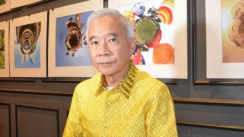 "สุวัจน์ ลิปตพัลลภ" ส่งคลิปร้องเพลงให้พรรคพวก นึกว่าจะชมเสียงดีแต่ทุกคนกลับถามถึงลูกชาย