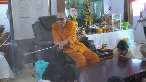ดราม่า พระเกจิดังพรม "น้ำมนต์" ด้วยถังฉีดพ่นยา สำนักพุทธฯ ชี้ไม่ผิดวินัยสงฆ์