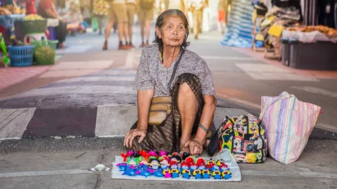 เศรษฐกิจไทยเสี่ยงไม่โต เจอปัญหา “แก่ก่อนรวย” รายได้ต่อหัวต่ำ 